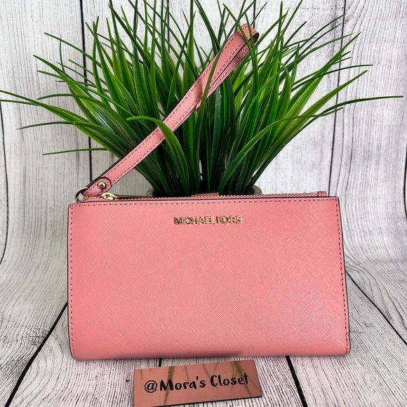 Michael Kors Handbags - Michael Kors Wallet